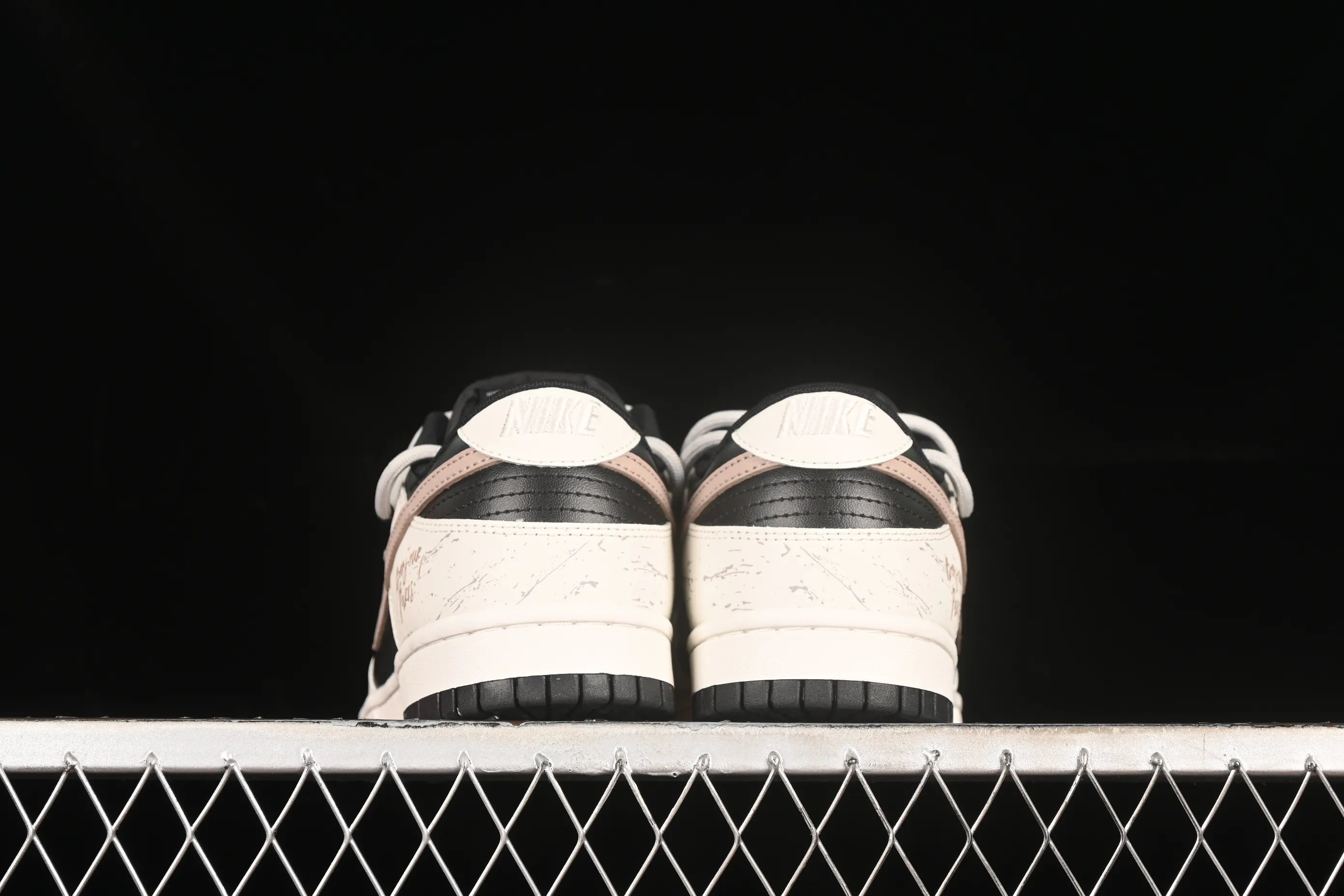 All categories Nk SB Dunk series Nk SB Dunk Low low-top sneakers Nk Dunk Low Caramel three-point sweet High Street Panther Mocha SB strap low-top casual sneakers DD1391-100